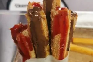 Jordgubb churros med mjukglass