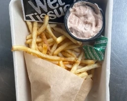 Pommes med dip (45kr/st)
