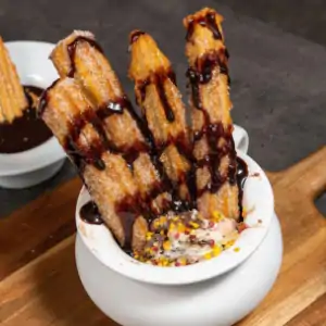 Salt caramel churros med mjukglass